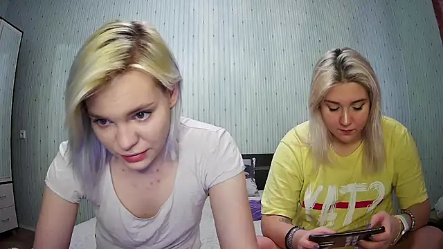 Snapshot of ChrisGirls chatting on 01.18.25 ChrisGirls online show from 01.18.25