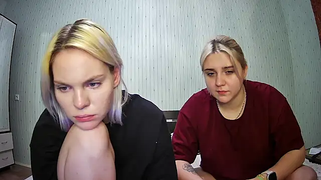 Snapshot of ChrisGirls chatting on 01.20.25 ChrisGirls online show from 01.20.25