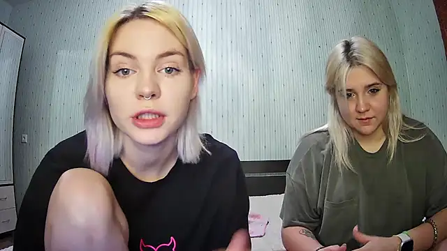 Snapshot of ChrisGirls chatting on 01.22.25 ChrisGirls online show from 01.22.25