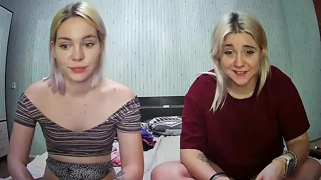 Snapshot of ChrisGirls chatting on 01.23.25 ChrisGirls online show from 01.23.25