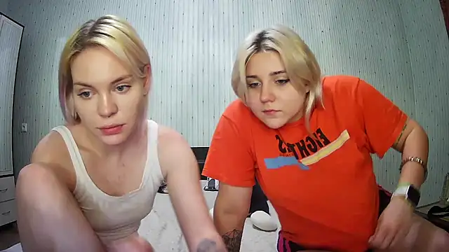 Snapshot of ChrisGirls chatting on 01.26.25 ChrisGirls online show from 01.26.25