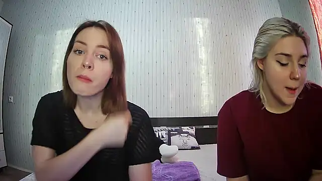 Snapshot of ChrisGirls chatting on 01.30.25 ChrisGirls online show from 01.30.25