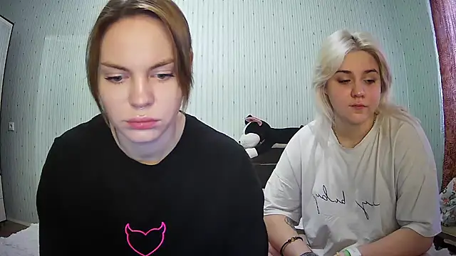 Snapshot of ChrisGirls chatting on 03.04.25 ChrisGirls online show from 03.04.25