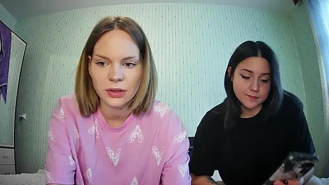 Snapshot of ChrisGirls chatting on 10.22.25 ChrisGirls online show from 10.22.25