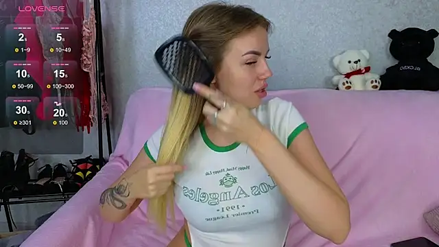 EmilyRobbie online show from 02.10.25