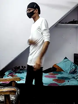 Snapshot of Habibi_big_b chatting on 10.26.25 Habibi big b online show from 10.26.25