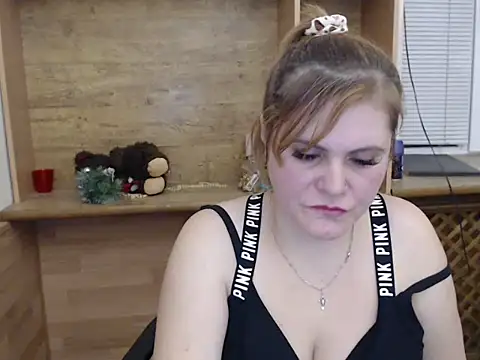 Snapshot of DaniellaKiss chatting on 02.08.26 DaniellaKiss online show from 02.08.26