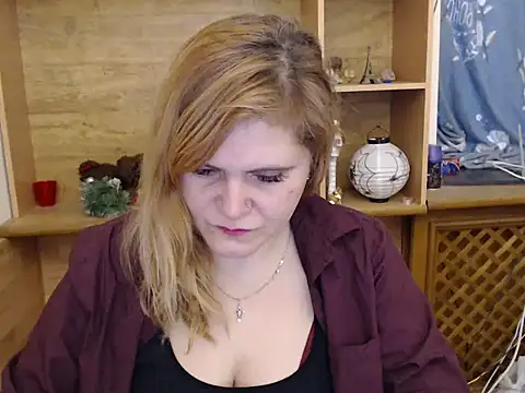 Snapshot of DaniellaKiss chatting on 02.27.26 DaniellaKiss online show from 02.27.26