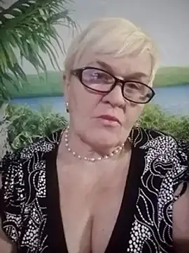 Snapshot of VioletSweet566 chatting on 12.03.24 VioletSweet566 online show from 12.03.24