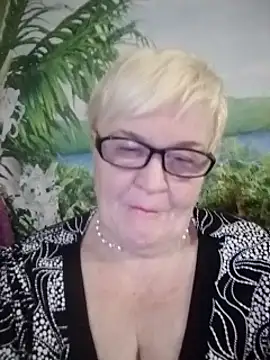 Snapshot of VioletSweet566 chatting on 12.04.24 VioletSweet566 online show from 12.04.24