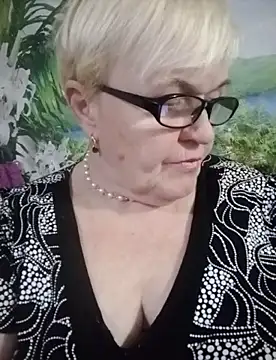 Snapshot of VioletSweet566 chatting on 12.05.24 VioletSweet566 online show from 12.05.24