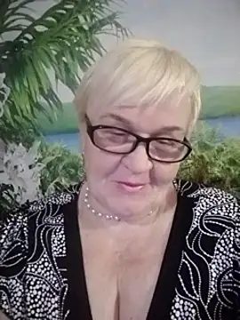 Snapshot of VioletSweet566 chatting on 12.05.24 VioletSweet566 online show from 12.05.24