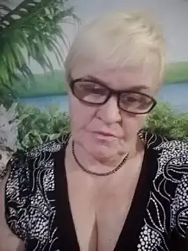 Snapshot of VioletSweet566 chatting on 12.08.24 VioletSweet566 online show from 12.08.24