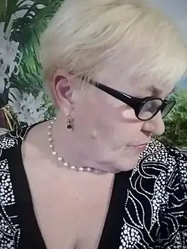 Snapshot of VioletSweet566 chatting on 12.12.24 VioletSweet566 online show from 12.12.24