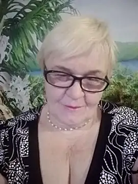 Snapshot of VioletSweet566 chatting on 12.14.24 VioletSweet566 online show from 12.14.24