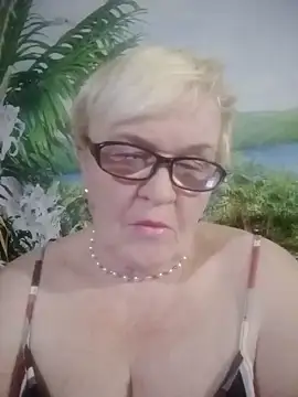 Snapshot of VioletSweet566 chatting on 12.15.24 VioletSweet566 online show from 12.15.24