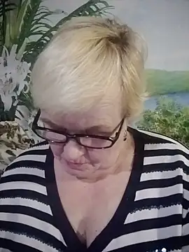 Snapshot of VioletSweet566 chatting on 01.21.25 VioletSweet566 online show from 01.21.25