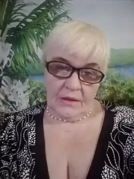 Snapshot of VioletSweet566 chatting on 02.02.25 VioletSweet566 online show from 02.02.25