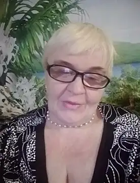 Snapshot of VioletSweet566 chatting on 02.02.25 VioletSweet566 online show from 02.02.25