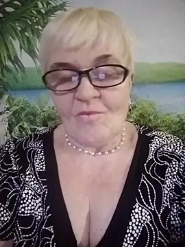 Snapshot of VioletSweet566 chatting on 02.05.25 VioletSweet566 online show from 02.05.25