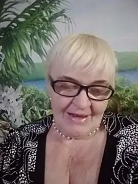 Snapshot of VioletSweet566 chatting on 02.05.25 VioletSweet566 online show from 02.05.25