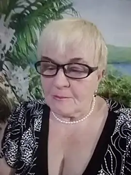 Snapshot of VioletSweet566 chatting on 02.07.25 VioletSweet566 online show from 02.07.25