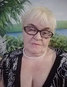 Snapshot of VioletSweet566 chatting on 02.07.25 VioletSweet566 online show from 02.07.25