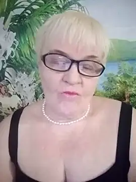 Snapshot of VioletSweet566 chatting on 02.08.25 VioletSweet566 online show from 02.08.25