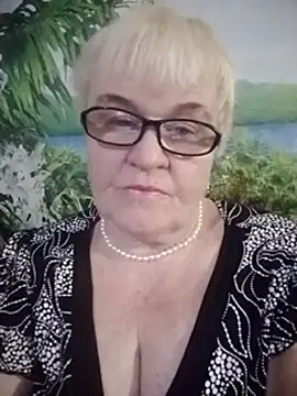 Snapshot of VioletSweet566 chatting on 02.08.25 VioletSweet566 online show from 02.08.25