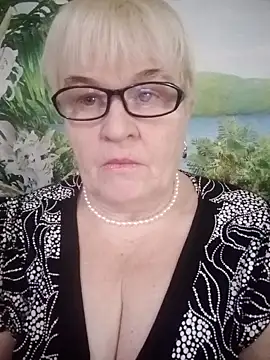 Snapshot of VioletSweet566 chatting on 02.11.25 VioletSweet566 online show from 02.11.25