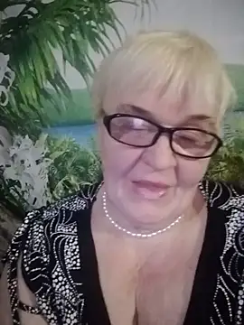 Snapshot of VioletSweet566 chatting on 02.11.25 VioletSweet566 online show from 02.11.25