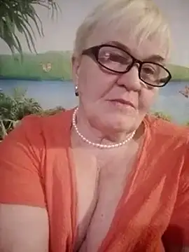 Snapshot of VioletSweet566 chatting on 02.13.25 VioletSweet566 online show from 02.13.25