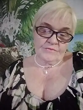 Snapshot of VioletSweet566 chatting on 02.15.25 VioletSweet566 online show from 02.15.25