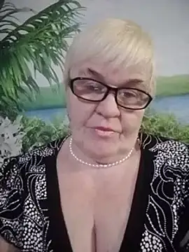 Snapshot of VioletSweet566 chatting on 02.21.25 VioletSweet566 online show from 02.21.25