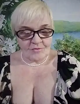 Snapshot of VioletSweet566 chatting on 02.22.25 VioletSweet566 online show from 02.22.25