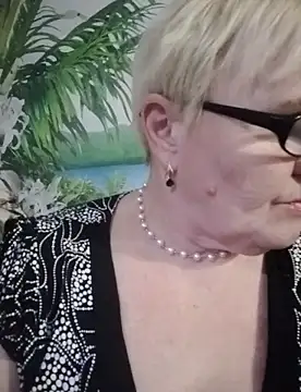 Snapshot of VioletSweet566 chatting on 02.27.25 VioletSweet566 online show from 02.27.25