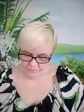 Snapshot of VioletSweet566 chatting on 03.03.25 VioletSweet566 online show from 03.03.25