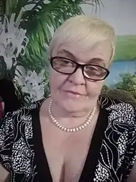 Snapshot of VioletSweet566 chatting on 03.05.25 VioletSweet566 online show from 03.05.25