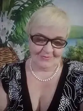 Snapshot of VioletSweet566 chatting on 03.08.25 VioletSweet566 online show from 03.08.25