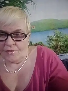 Snapshot of VioletSweet566 chatting on 03.08.25 VioletSweet566 online show from 03.08.25