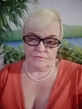 Snapshot of VioletSweet566 chatting on 03.09.25 VioletSweet566 online show from 03.09.25