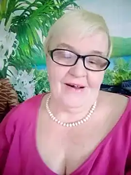 Snapshot of VioletSweet566 chatting on 03.10.25 VioletSweet566 online show from 03.10.25