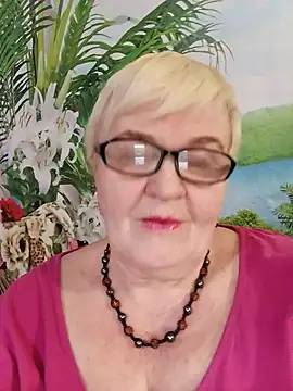 Snapshot of VioletSweet566 chatting on 03.18.25 VioletSweet566 online show from 03.18.25