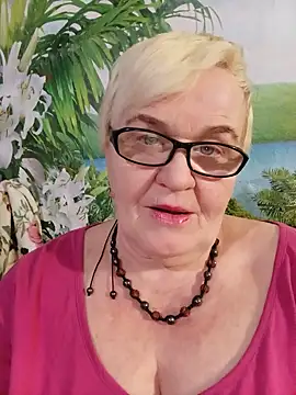 Snapshot of VioletSweet566 chatting on 03.18.25 VioletSweet566 online show from 03.18.25