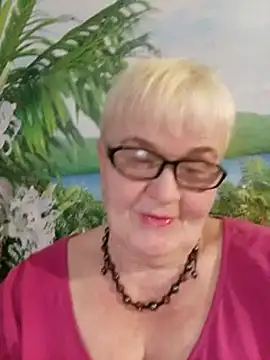 Snapshot of VioletSweet566 chatting on 03.19.25 VioletSweet566 online show from 03.19.25