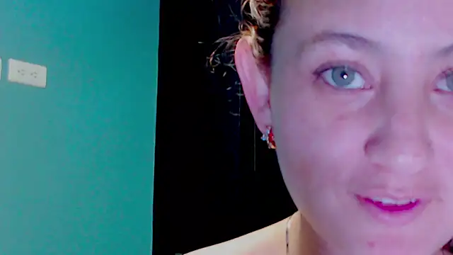 Snapshot of zoe_jones3 chatting on 12.26.24 zoe jones3 online show from 12.26.24
