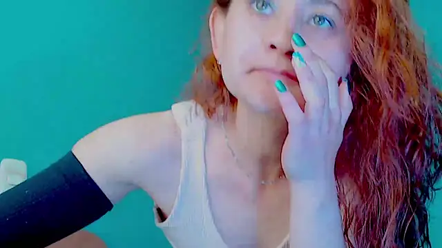 Snapshot of zoe_jones3 chatting on 12.26.24 zoe jones3 online show from 12.26.24