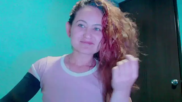 Snapshot of zoe_jones3 chatting on 02.13.25 zoe jones3 online show from 02.13.25
