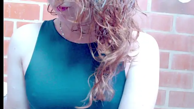 Snapshot of zoe_jones3 chatting on 09.25.25 zoe jones3 online show from 09.25.25