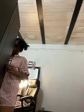 Laura fernandezII online show from 01.25.25